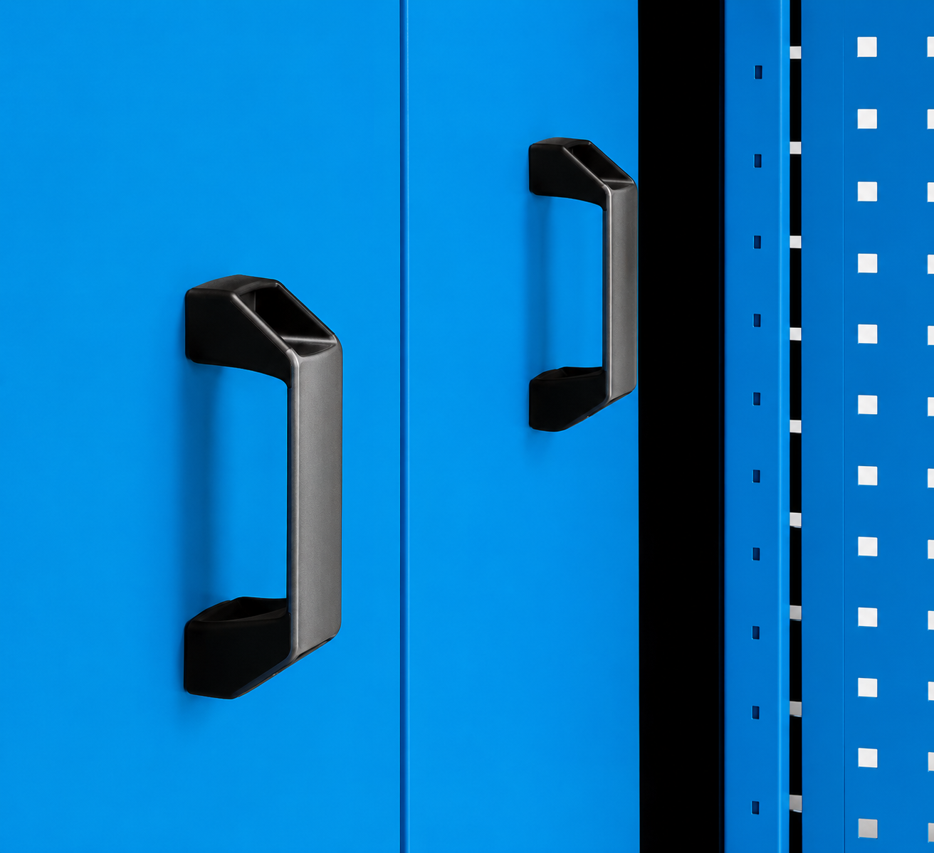 Vertical Pull-Out Cabinet
